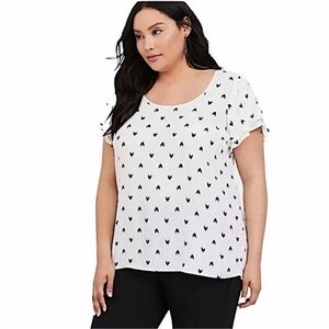 Torrid NWT Women's Short Sleeve White and Black Chevron Heart Print Top